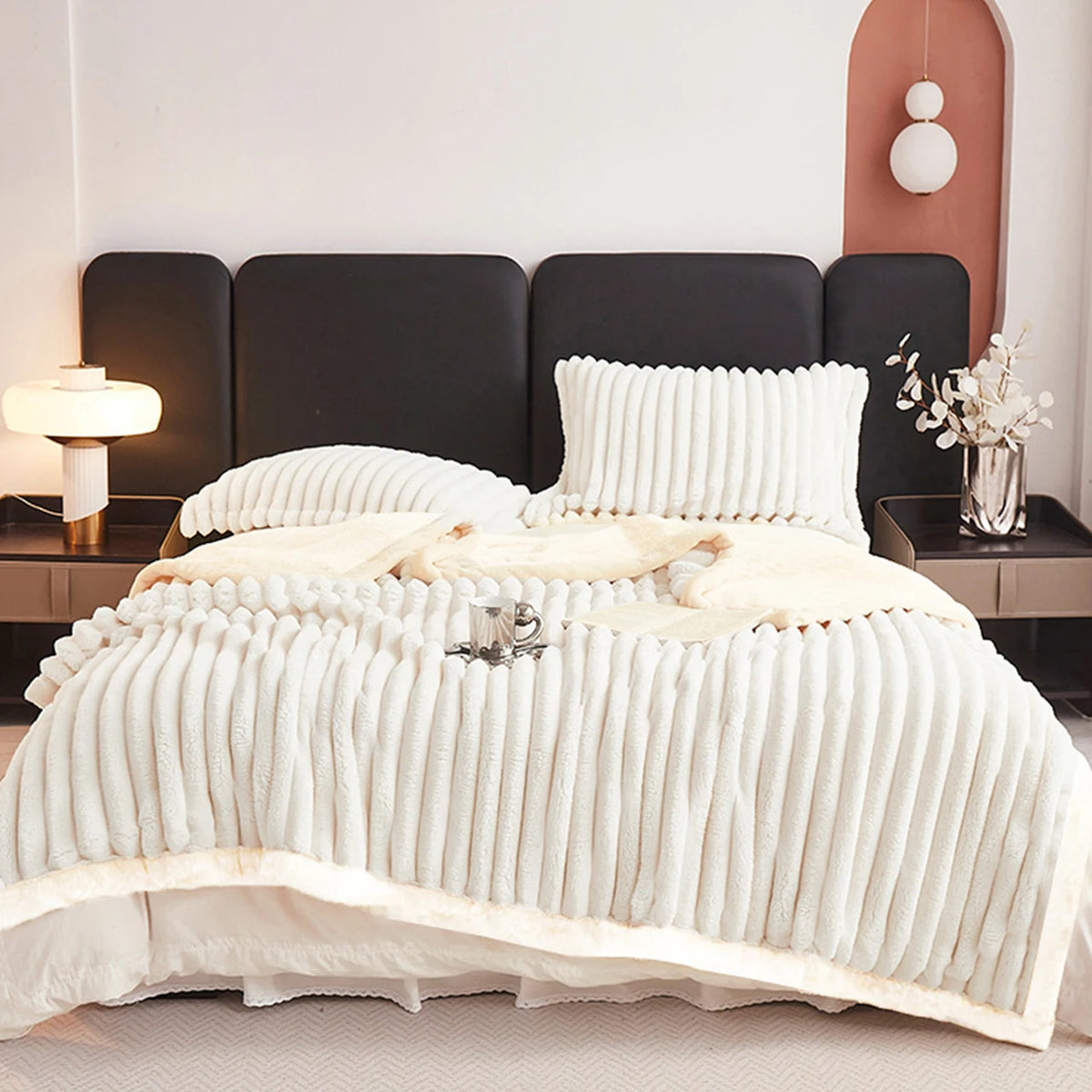 Reversible Weighted Fleece Blanket with Sherpa (White)