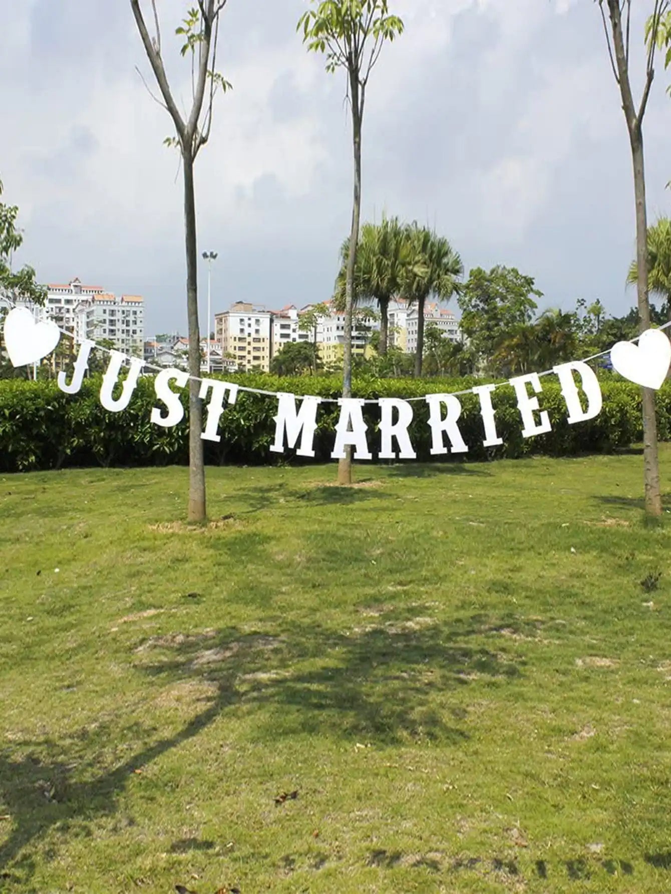 Just Married White Love Pull Flag Banner Pull Flowers