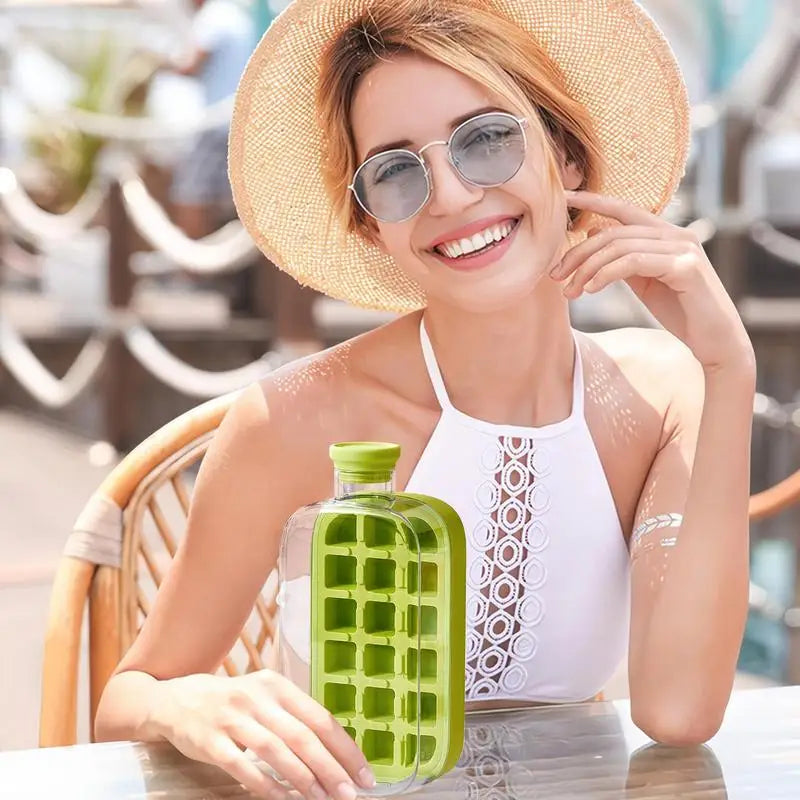 Silicone Water Bottle Ice Cube Maker Freezer Trays (Green)