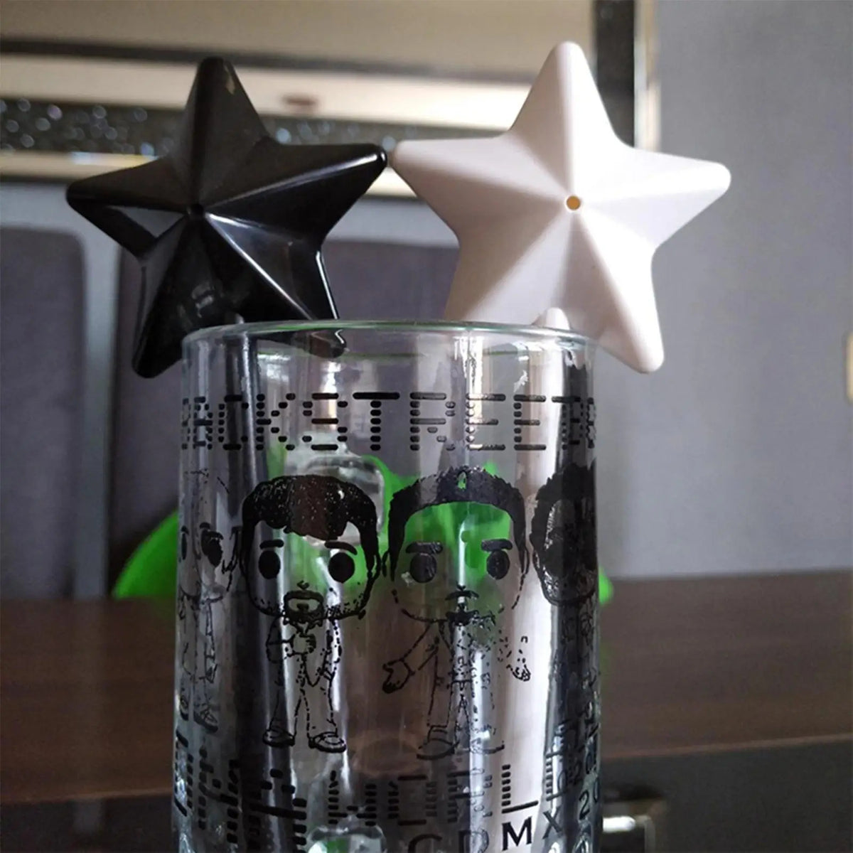 Star Wand Salt and Pepper Shaker – Magic Seasoning Dispenser for Whimsical Kitchen Decor (Black)