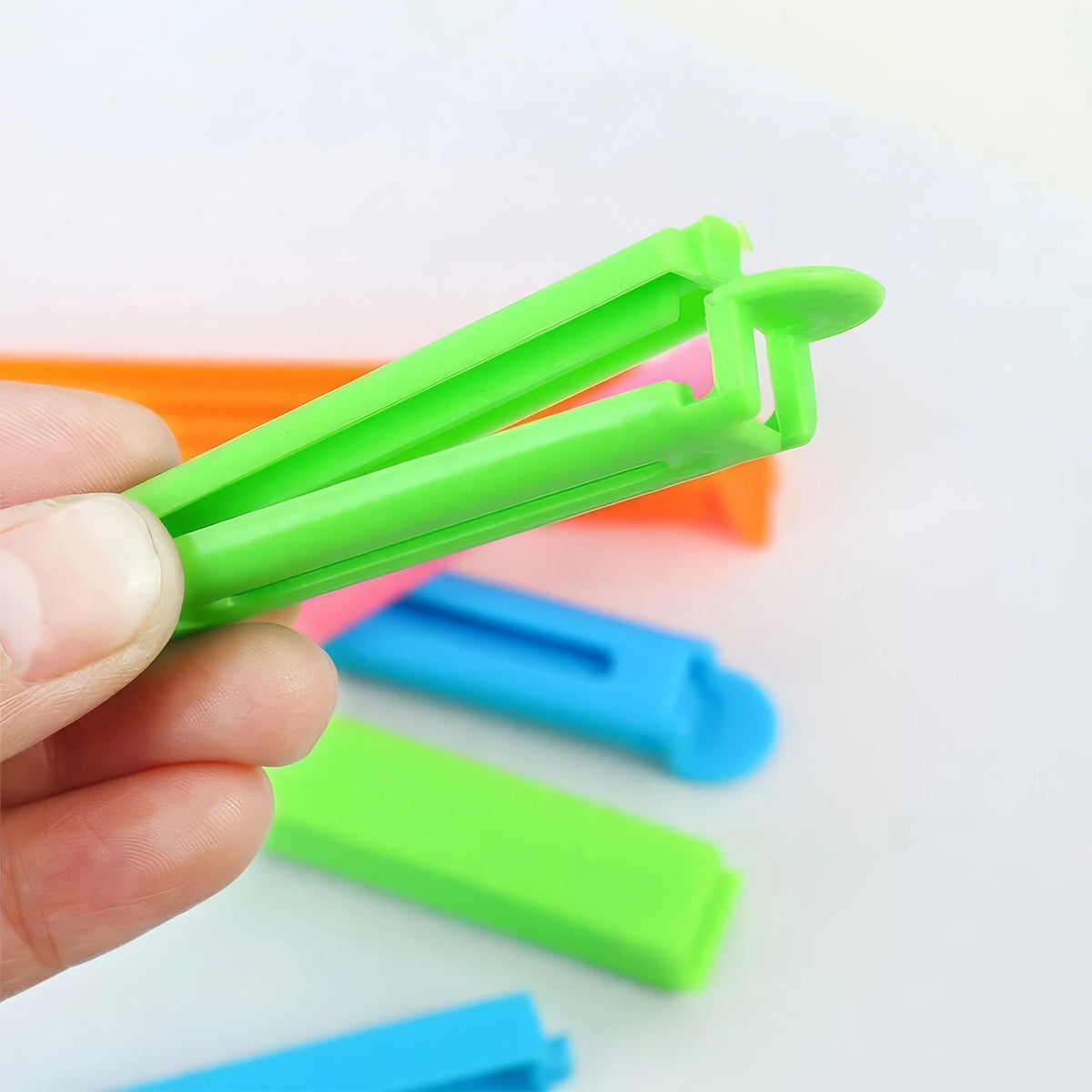 Mixed Color Plastic Clips Moisture-proof Bag Sealing Clips (10 Pieces)
