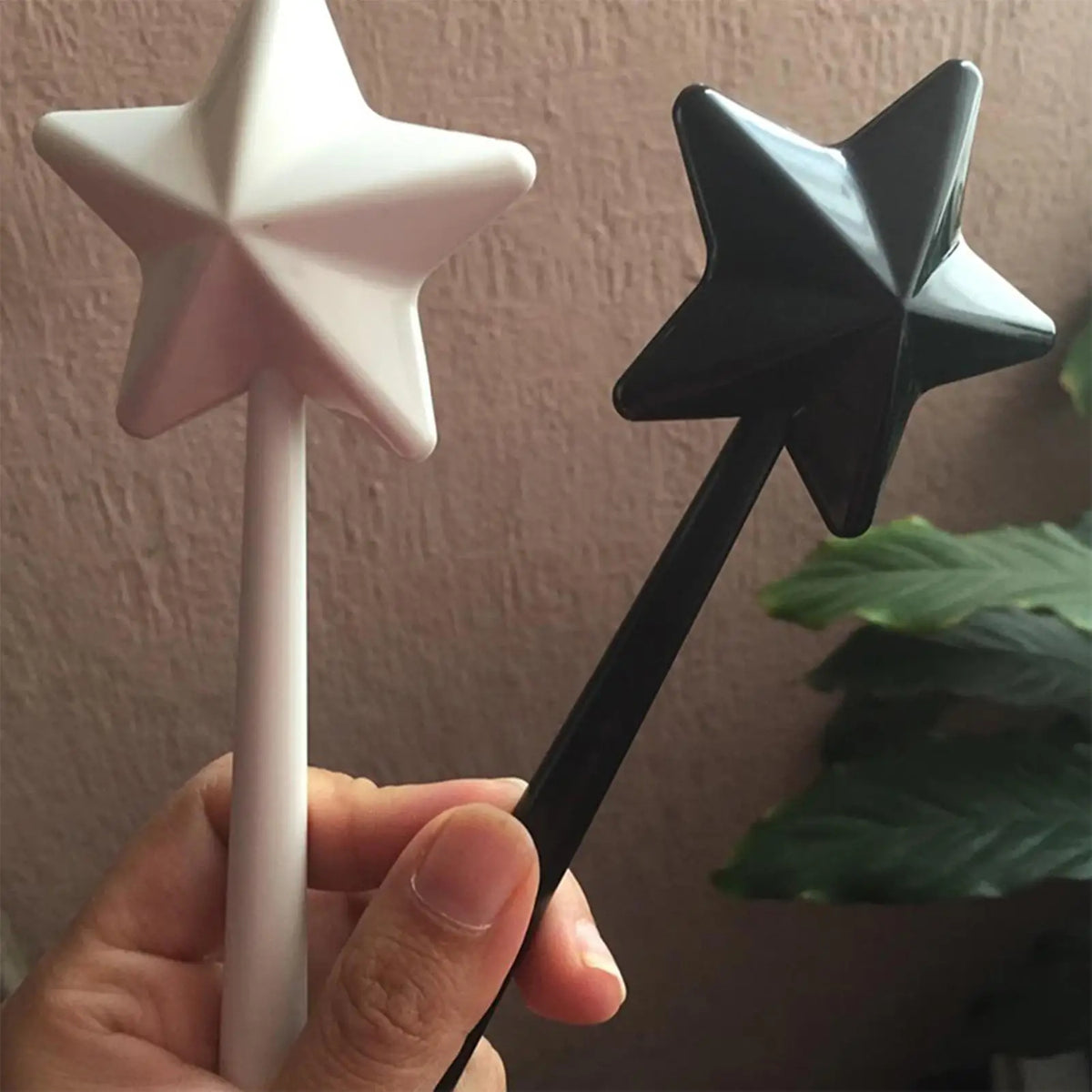 Star Wand Salt and Pepper Shaker – Magic Seasoning Dispenser for Whimsical Kitchen Decor (Black)
