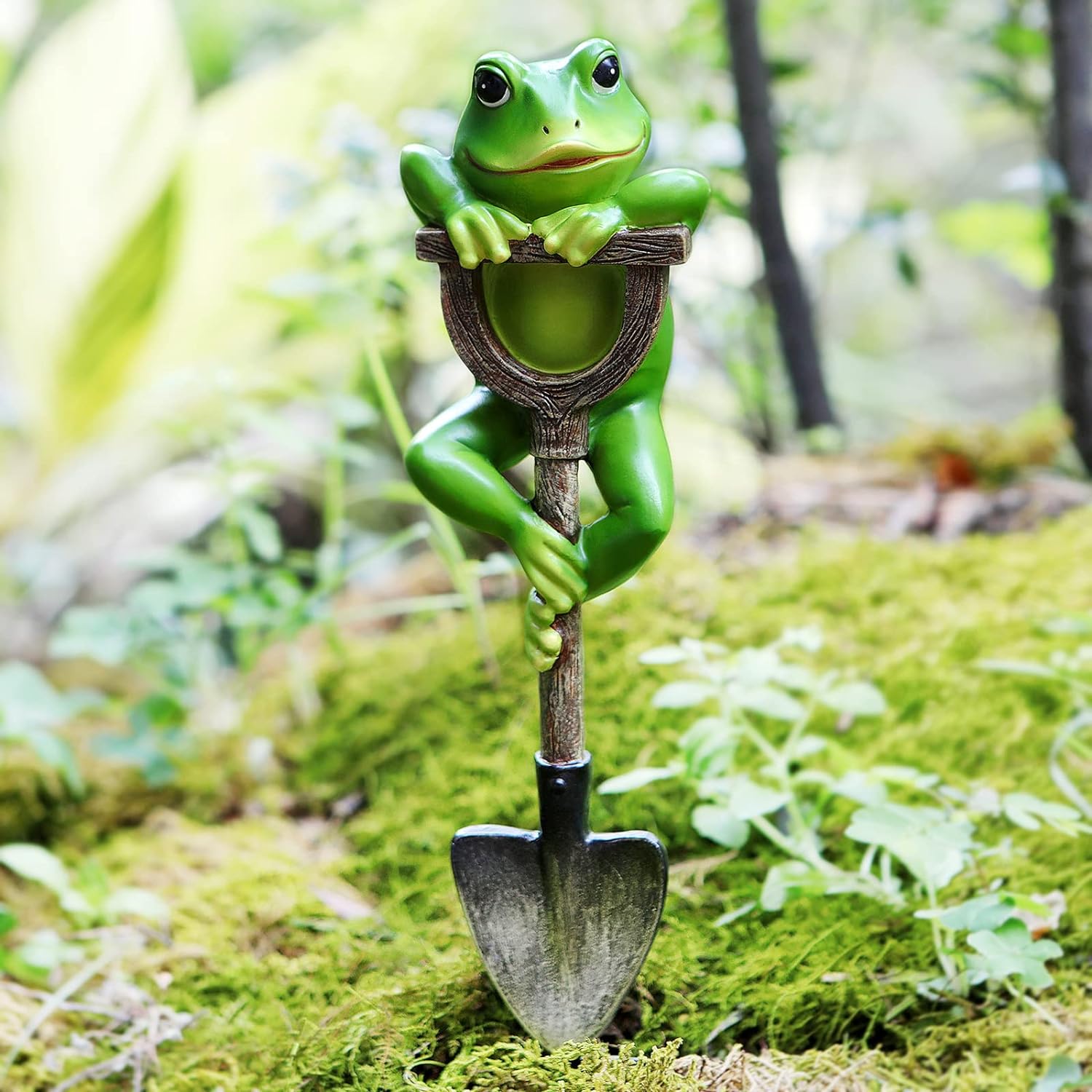 Frog Figurine Garden Statue Outdoor Decoration Frog with Shovel Plant Decor