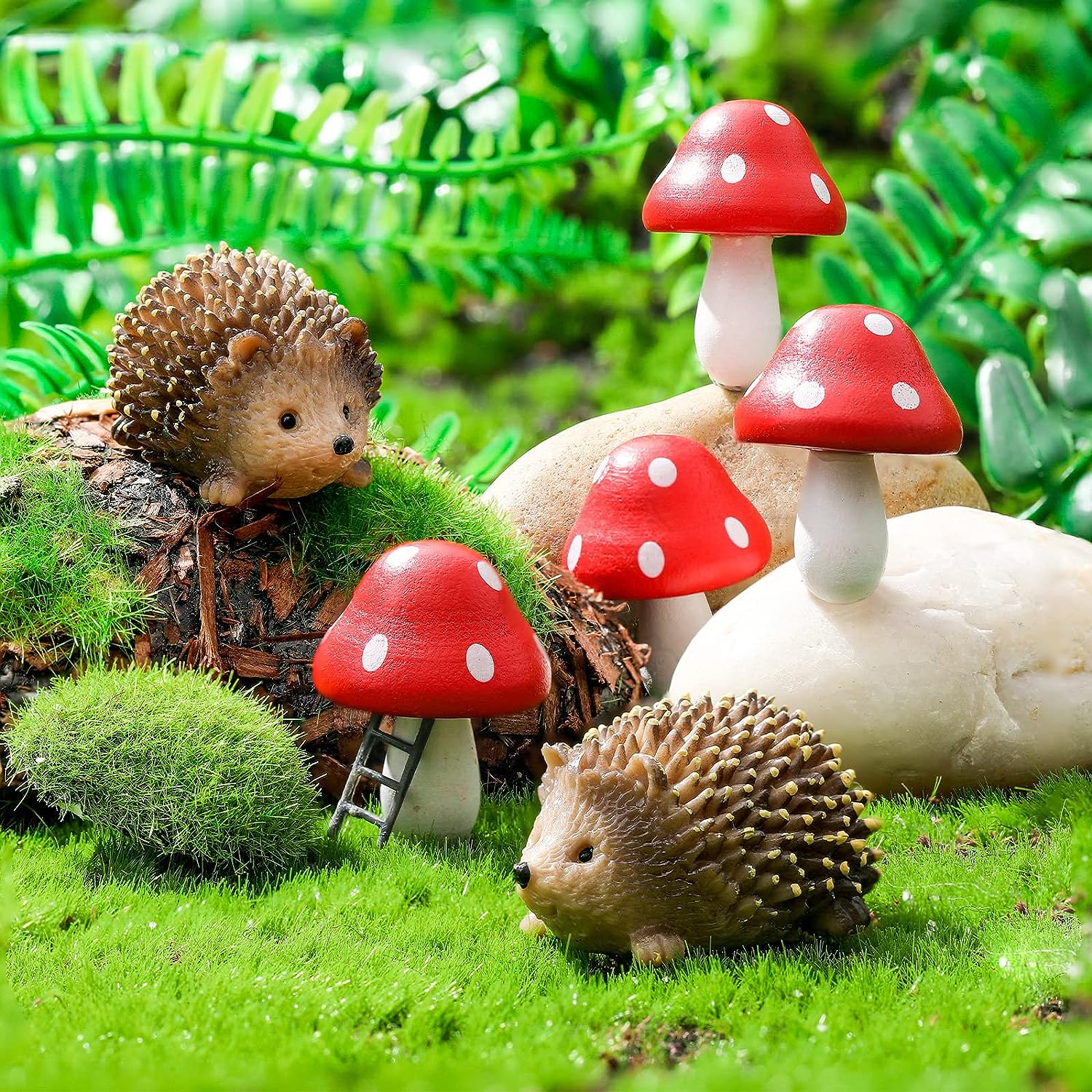 Garden Accessories Resin Hedgehogs and Wood Mushroom Animals Figurines (6 Pieces)