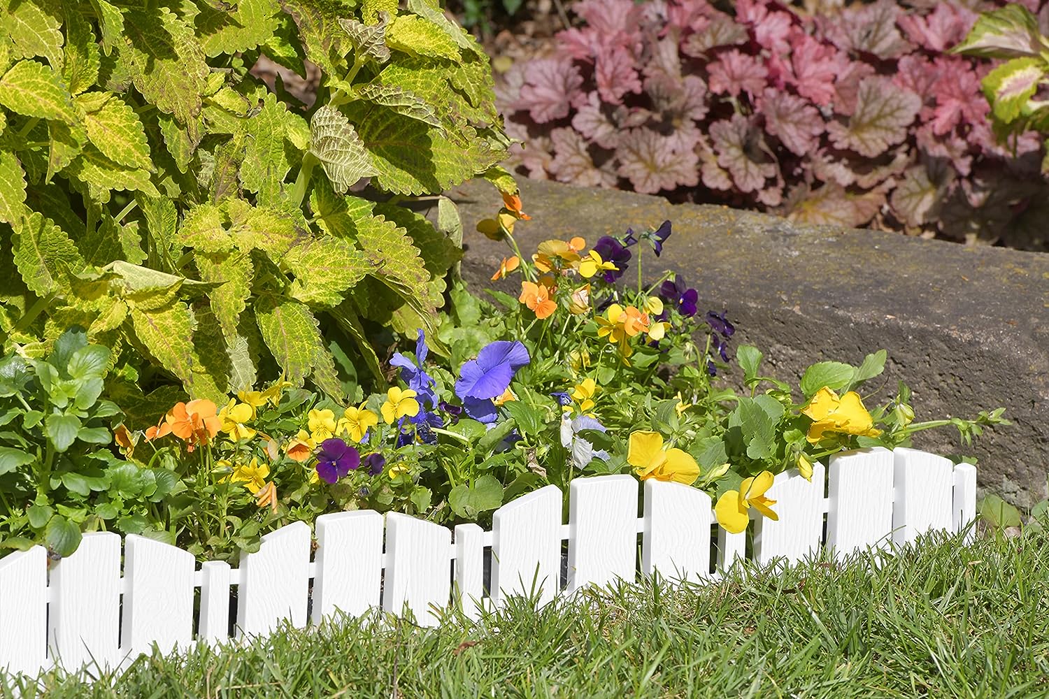 Landscape Edging with Anchoring Spikes (No- Dig) 4.5 in. Tall Decorative Adirondack, 15 Foot Kit, White