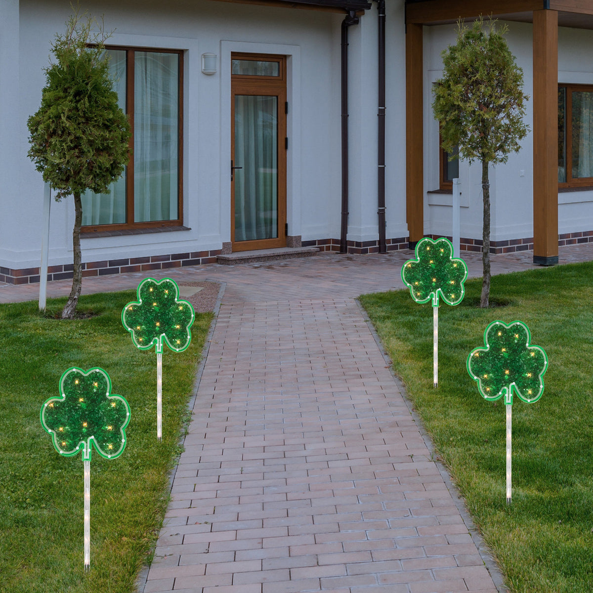 Green Shamrock St Patrick&#39;s Day Pathway Marker Lawn Stakes 4 Pack, Clear Lights
