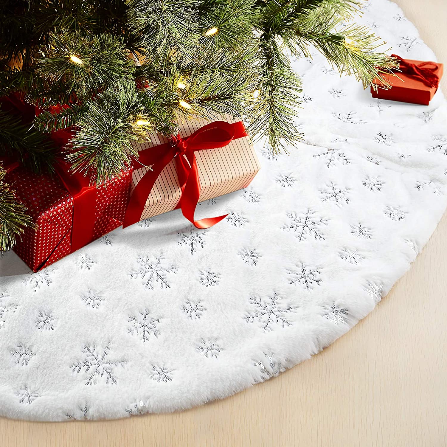 48" Christmas Tree Holiday Tree Decoration Christmas Tree Skirt (Silver)